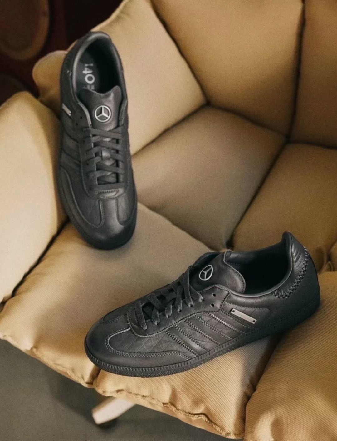 奔驰×adidas联名Samba 13号开卖:国行渠道说法打架、港网999,冲动代拍前先把三笔账算完