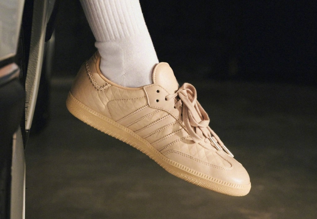 奔驰×adidas联名Samba 13号开卖:国行渠道说法打架、港网999,冲动代拍前先把三笔账算完
