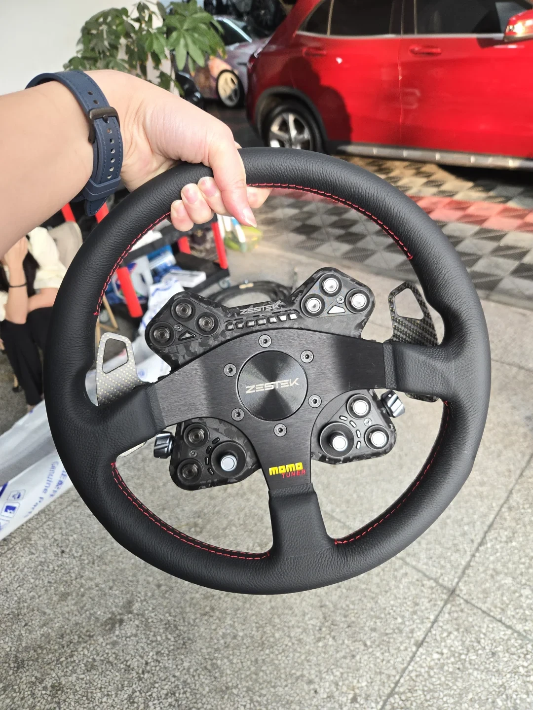 方向盘掉皮了,先别急着买套:索赔、修复、换盘,这笔账我一次替你算完