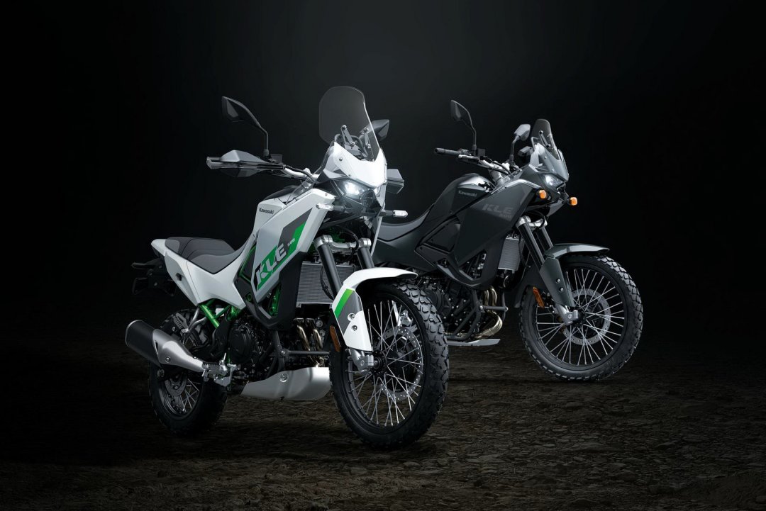 KLR650 DF官图发布:护手、护杠、尾架全做成原厂标配,等引进、走平贸、换国产,三本账先算完