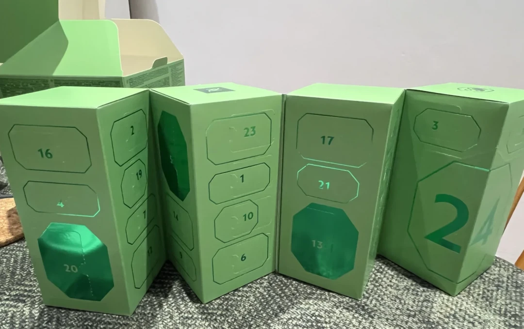 冲不冲Nespresso施华洛世奇限定?我把24格倒数日历拆开给你看