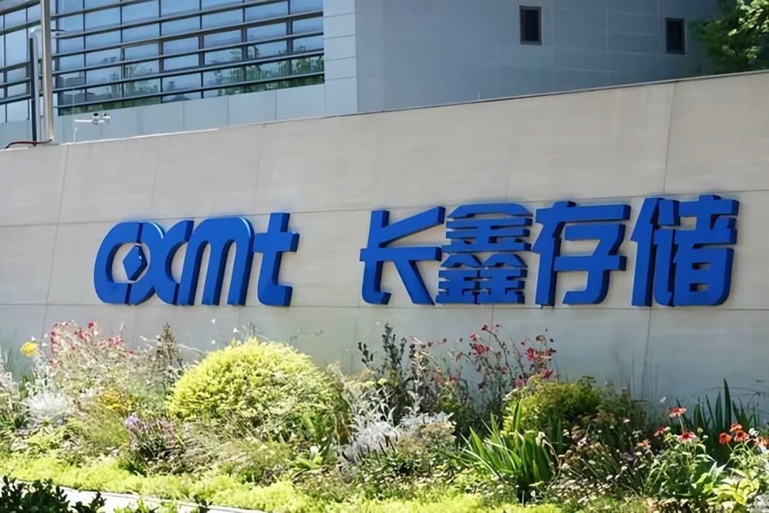 苹果砍单15%、美光跌近20%：第四次喊“内存见顶”，这次真的不一样，但装机党请先等三条线
