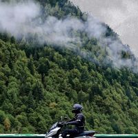 骑极核AE6跑川西非铺装路，我居然没摔车