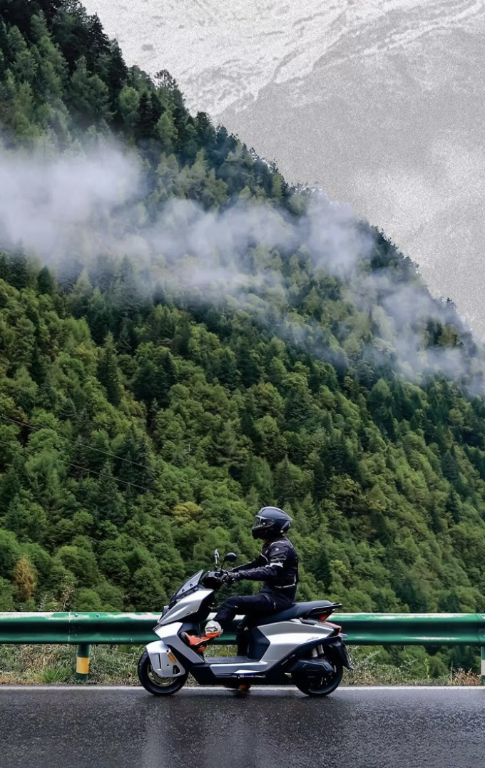 极核摩托车整车