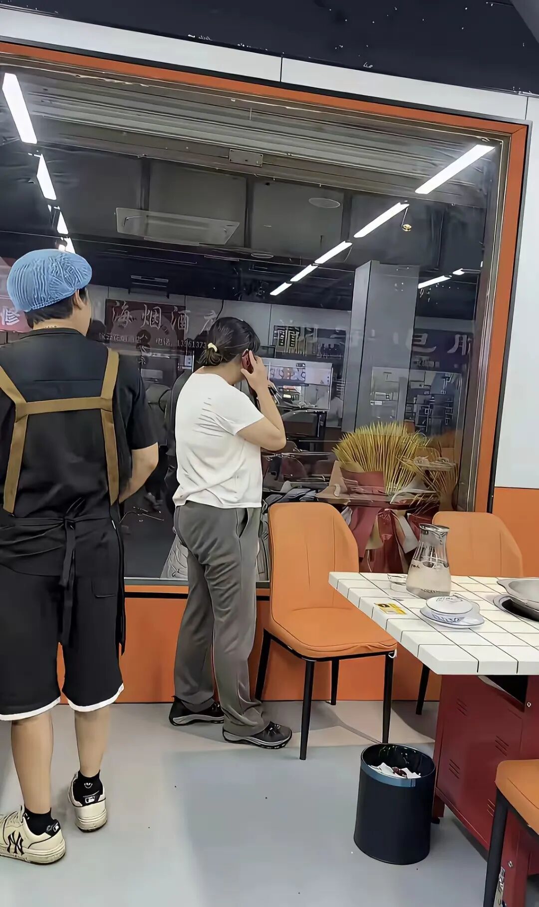 实付0.6元吃完两份杨国福,拔自己头发申请退款:店家查了监控拒了两次