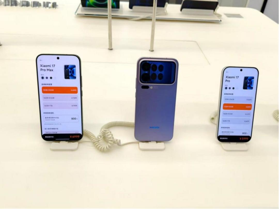 手机电脑涨价是AI在收税:成本只涨三成,多出来的多半是恐慌钱