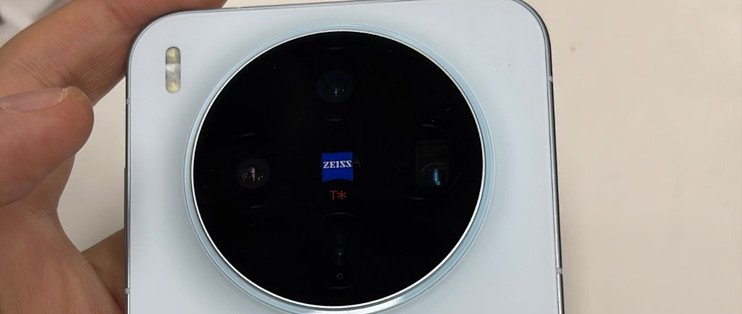 直屏影像新标杆：vivo X500 Pro 是4666元档人像长焦首选