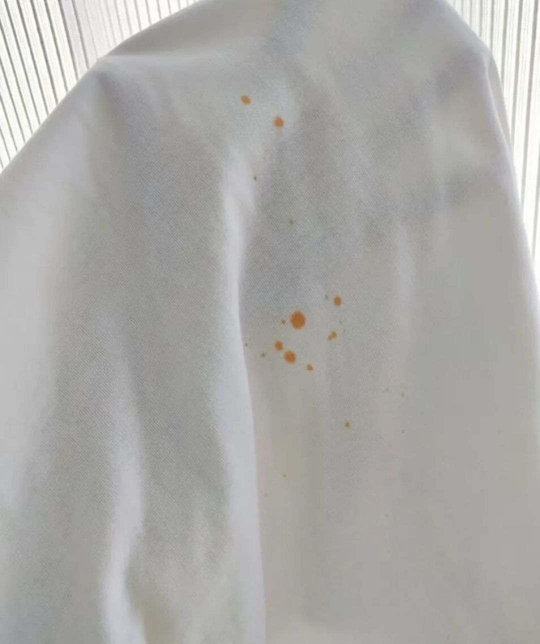 衣服溅到火锅油?干涂洗洁精