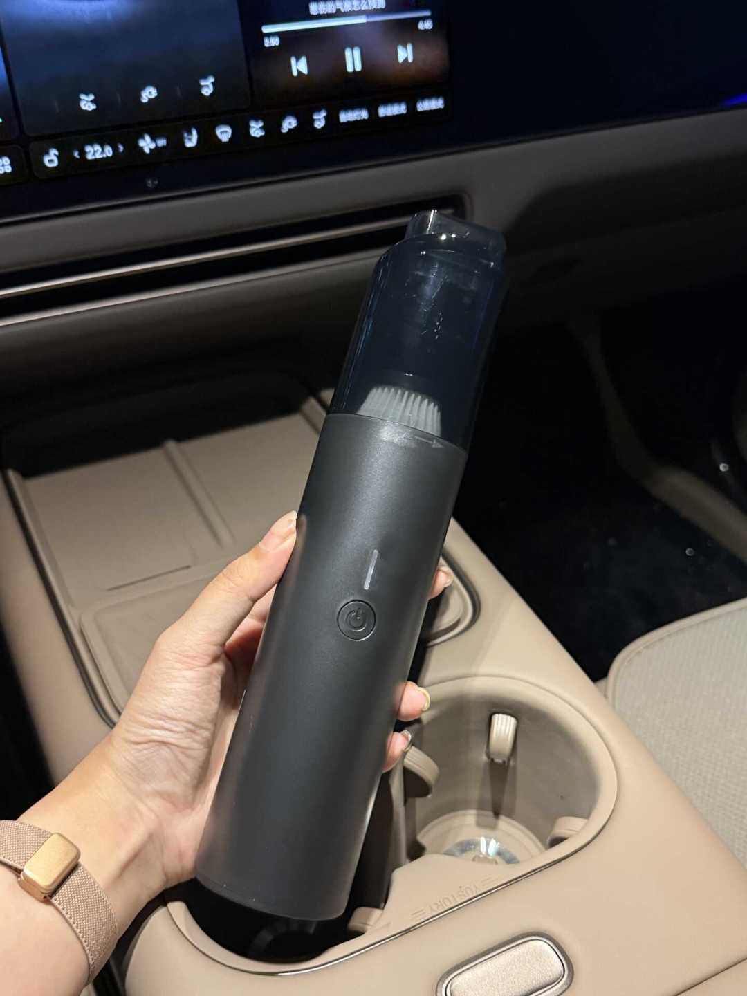 后排饼干渣逼我下单车载吸尘器:把「后悔派」和「好用派」的帖子都扒完,我先按住了手