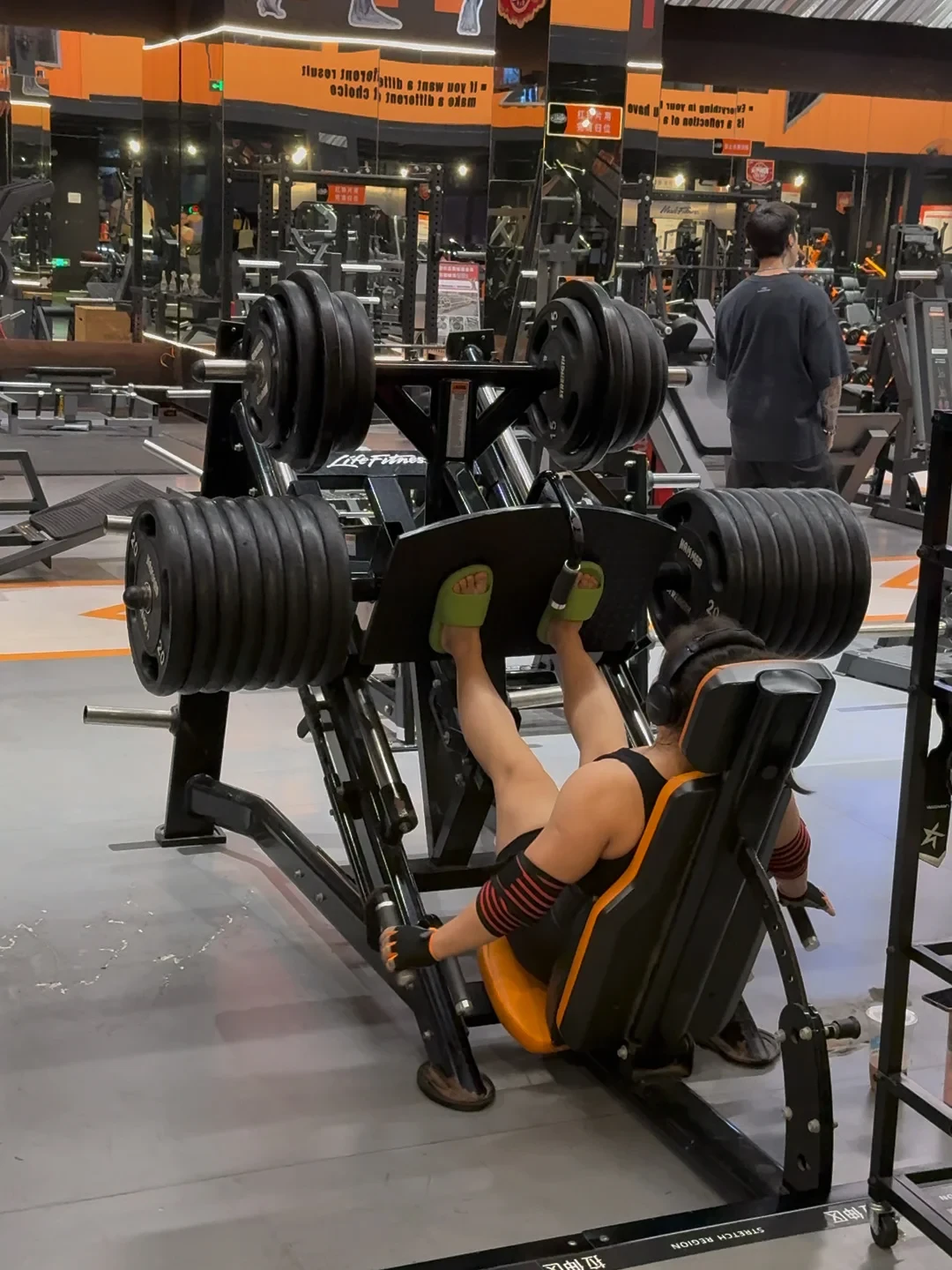 腿举三个月涨60kg,深蹲纹丝不动