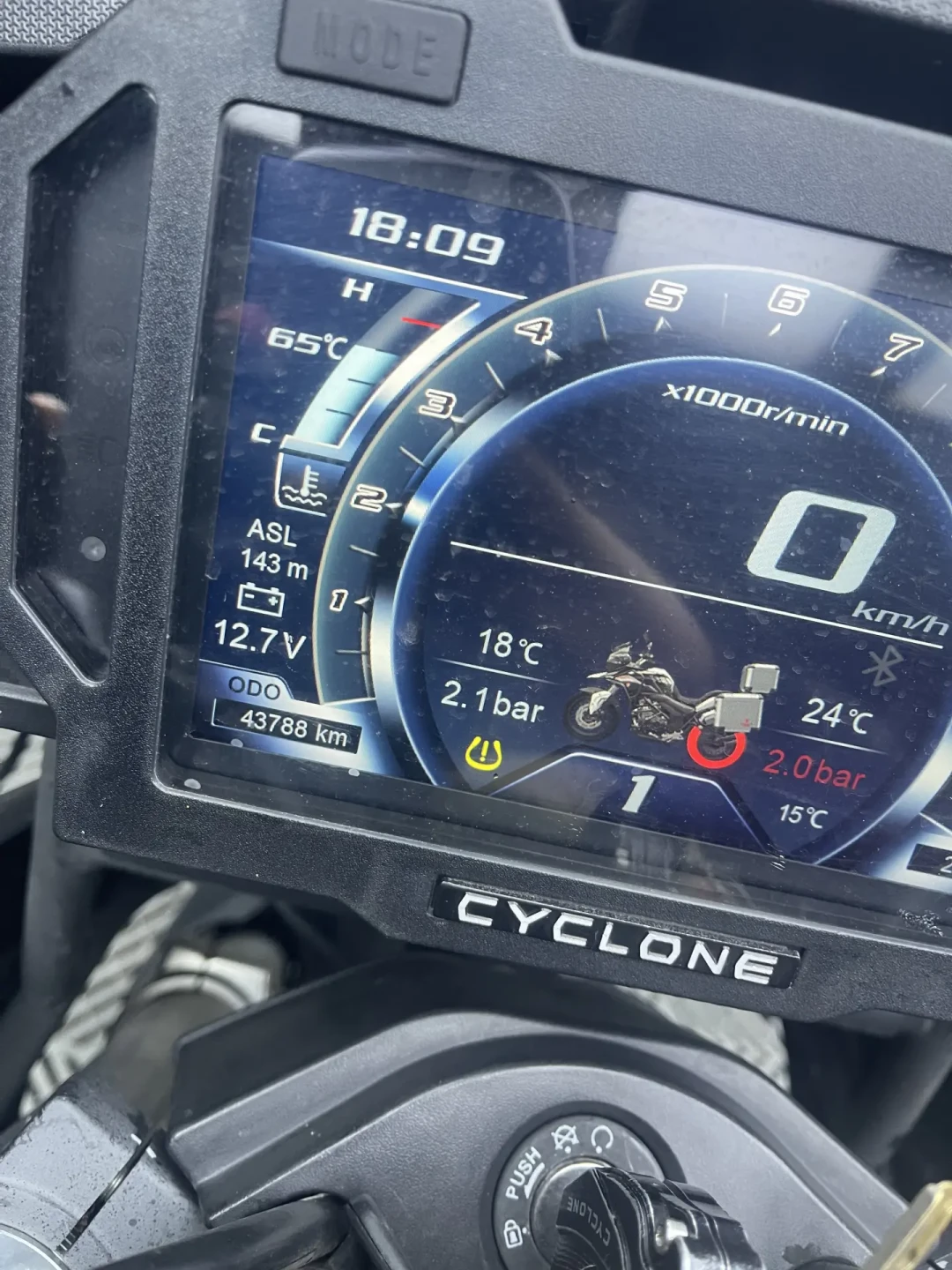 西安开查挡风被：摩托冬骑怎么穿不冷、怎么装不罚钱