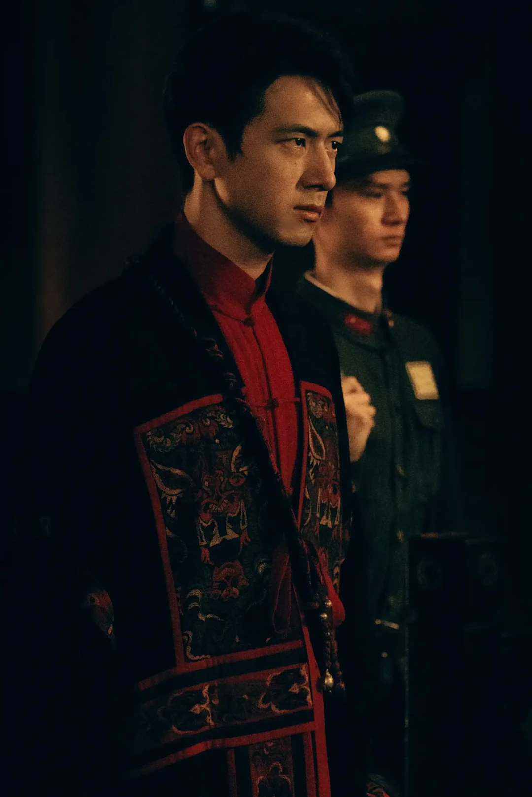 「豆瓣开分7.3」撞上「两星差评和虎头蛇尾」：犹豫要不要排队《我不是大师》的悬疑党，掏18小时前先把口碑、加广、时间三本账对完