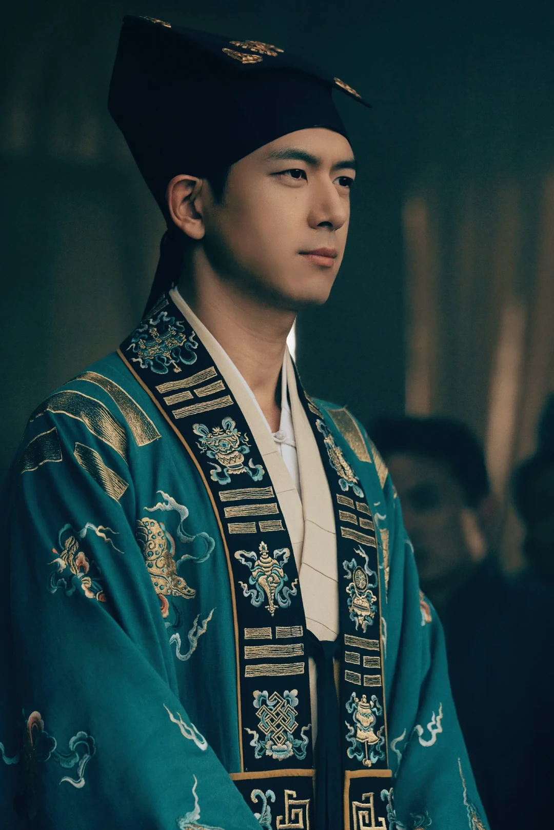 「豆瓣开分7.3」撞上「两星差评和虎头蛇尾」：犹豫要不要排队《我不是大师》的悬疑党，掏18小时前先把口碑、加广、时间三本账对完