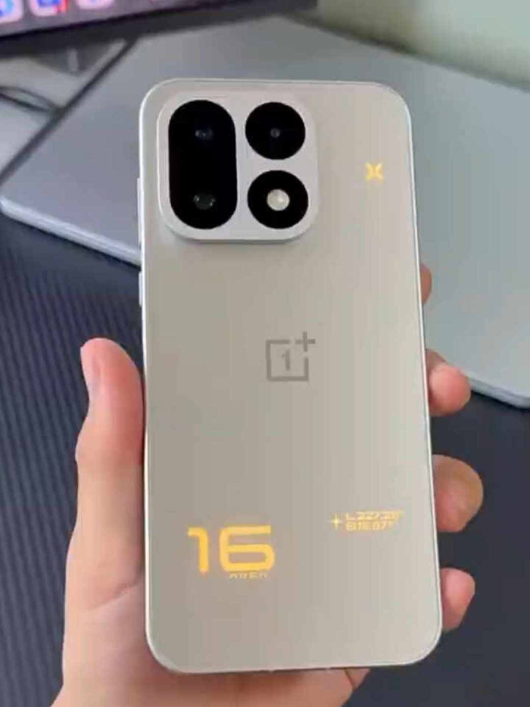 小米双11开闸,5999元躺着一模一样的两台车:新旗舰入门vs K100PM顶配,这2000差价为谁值