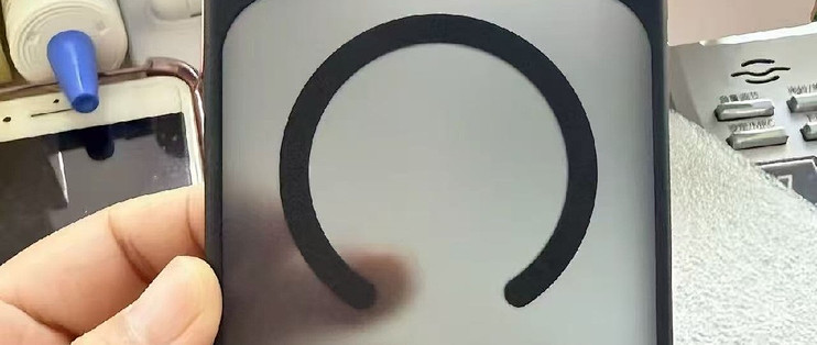 壳能不能磁吸，摸一下背面那一圈就知道