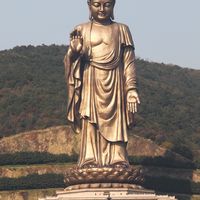 灵山大佛脚下是1300年古寺，景区却只建了20多年