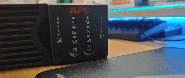 十几万元硬盘保命方案！全新UPS七千多，我300修好 APC RT2000XL