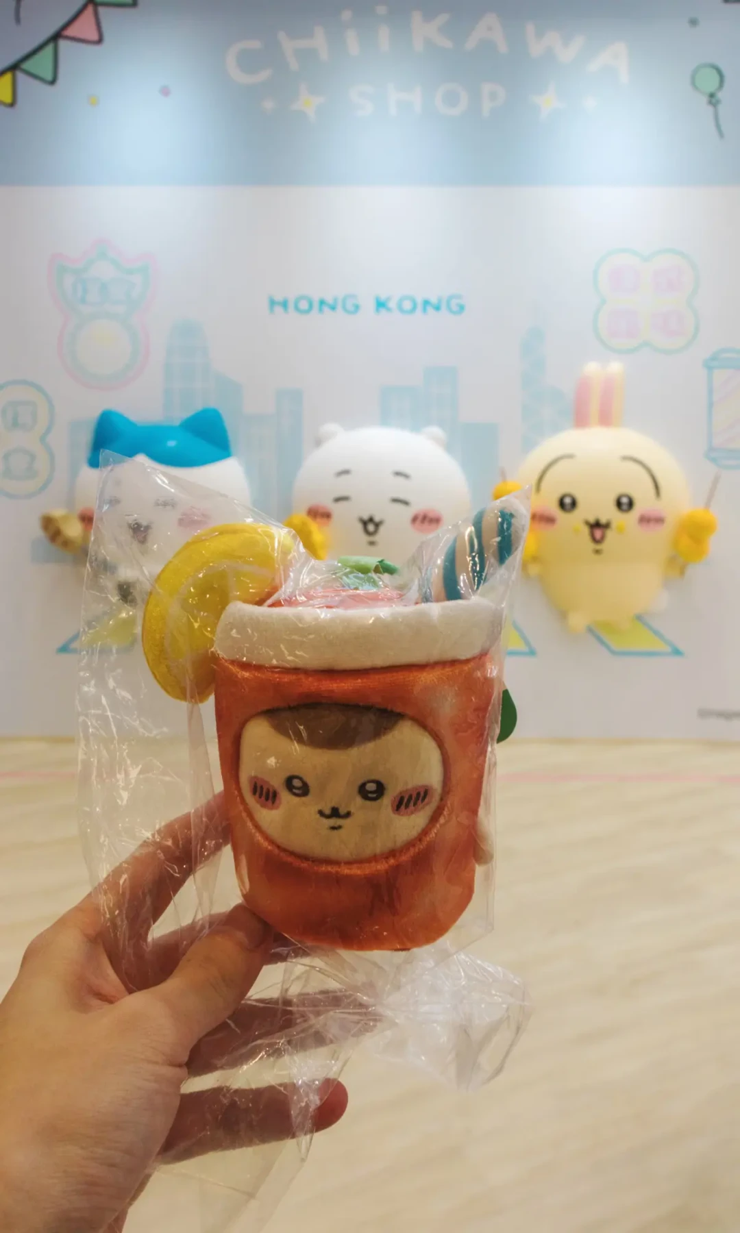 嘭嘭鸭不用飞南京：吉伊卡哇城市限定首上官旗，但挑脸、黄牛、假货这三个坑还在