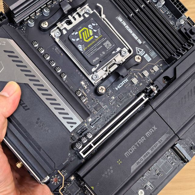 微星B850M迫击炮MAX开箱：用料扎实，升级明显，装机真香！
