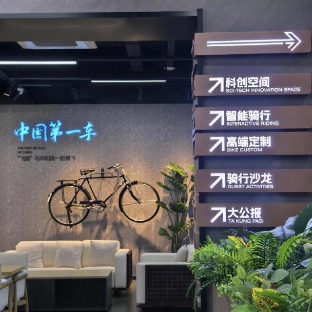 飞鸽电动车好评整齐得像刷的：模板视频刷屏，断电维权帖藏在另一侧