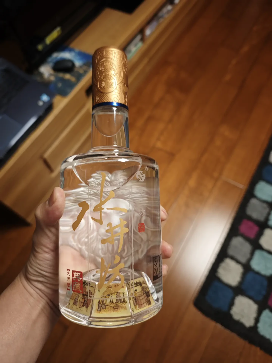 开瓶存了多年的水井坊还是有点烈?先搞清这三道门槛再决定存哪瓶:52度、6-8年、玻璃瓶≠陶坛