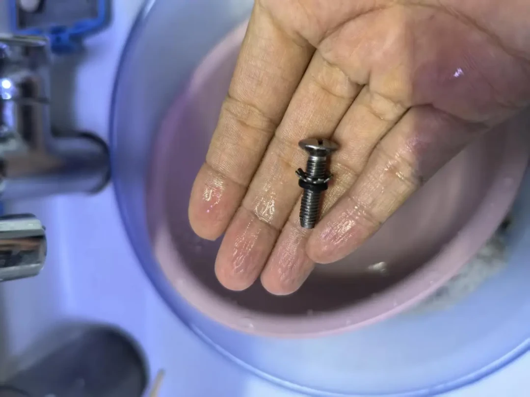 双11想把洗衣机拆开自己洗的,先别抄起螺丝刀:我对完两平台14篇高热帖、5个热评区60条回复——脏分三本账、路线分三档,打胶和混氯是两道红线