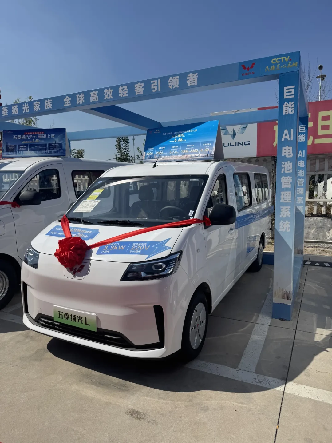五菱扬光L换电版突然出现在工信部412批公告:现在买8.68万充电版还是等换电,我一次摆完买车价、租电池、补能三本账