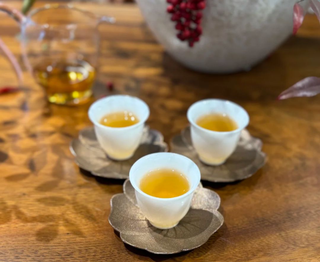 洗茶洗掉的是焦虑,不是农残:但有些茶还真得冲一遍水