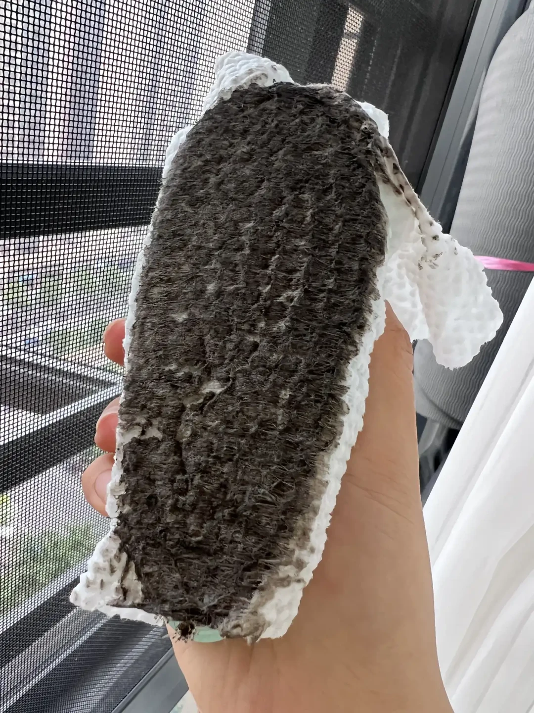 纱窗不拆下来洗,到底能洗多干净?