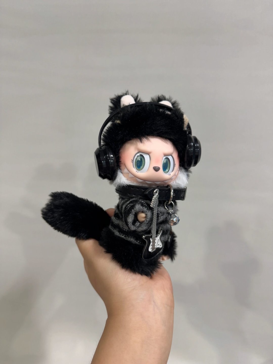 LABUBU新盲盒发售前就破发,一边骂四只耳朵丑一边抢隐藏