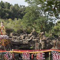 忆西游主题公园凭啥火出圈？先因“抽象”被拍，再因“死规矩”被挺