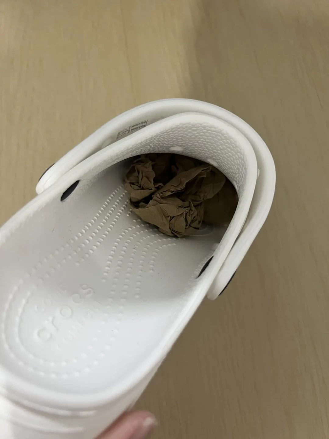 「柜姐说半促都没有了」撞上「主播说泡芙要跌破240」:蹲Crocs双11好价的洞门人,20号晚8点开闸前,先把价梯、款年、尺码这三本账对完