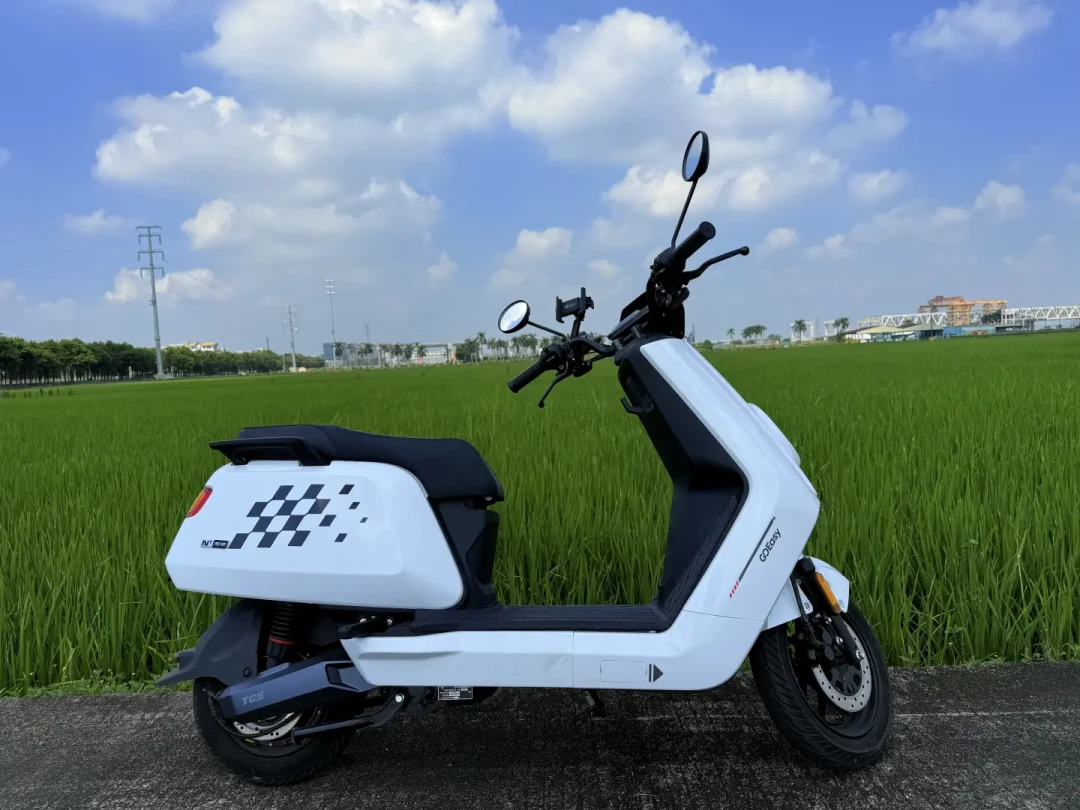 极速75还是免驾照?小牛