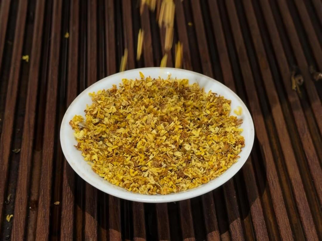 阳朔硫磺熏桂花属实:一百多一斤的桂花干,比无硫的重了快一倍