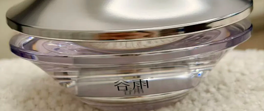 入秋后苹果肌变薄、下颌线模糊怎么办？十月薄敏混油面霜测评合集