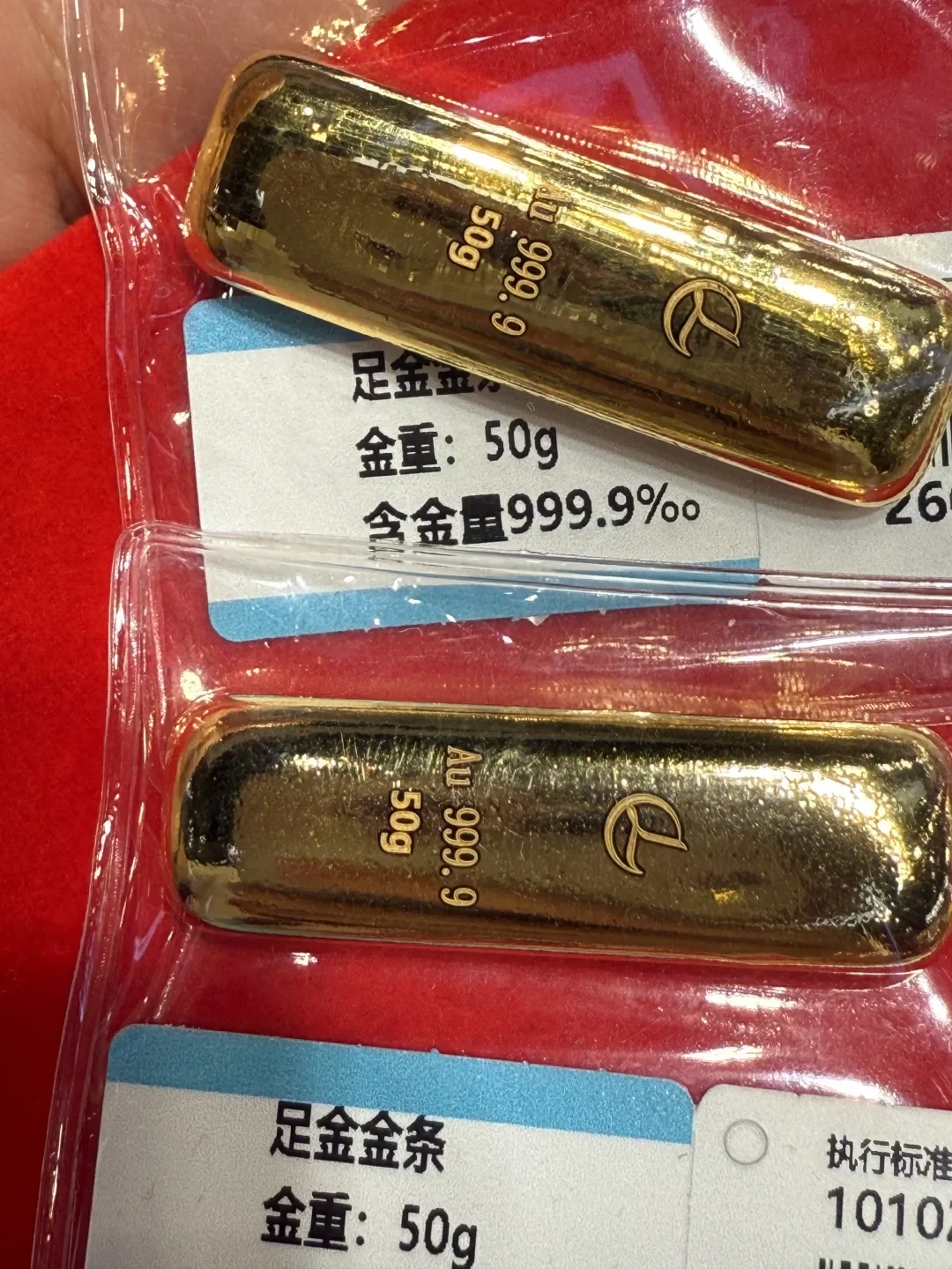 「叠满860跌进大盘下方」撞上「柜台挂牌1250、回收喊到1050」:蹲双11买金的抄作业党,10月20号晚8点开闸前,先把大盘、克价口径、渠道这三本账对完