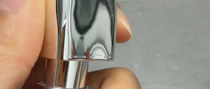 2.8g容量和管身设计 通勤包里的小细节