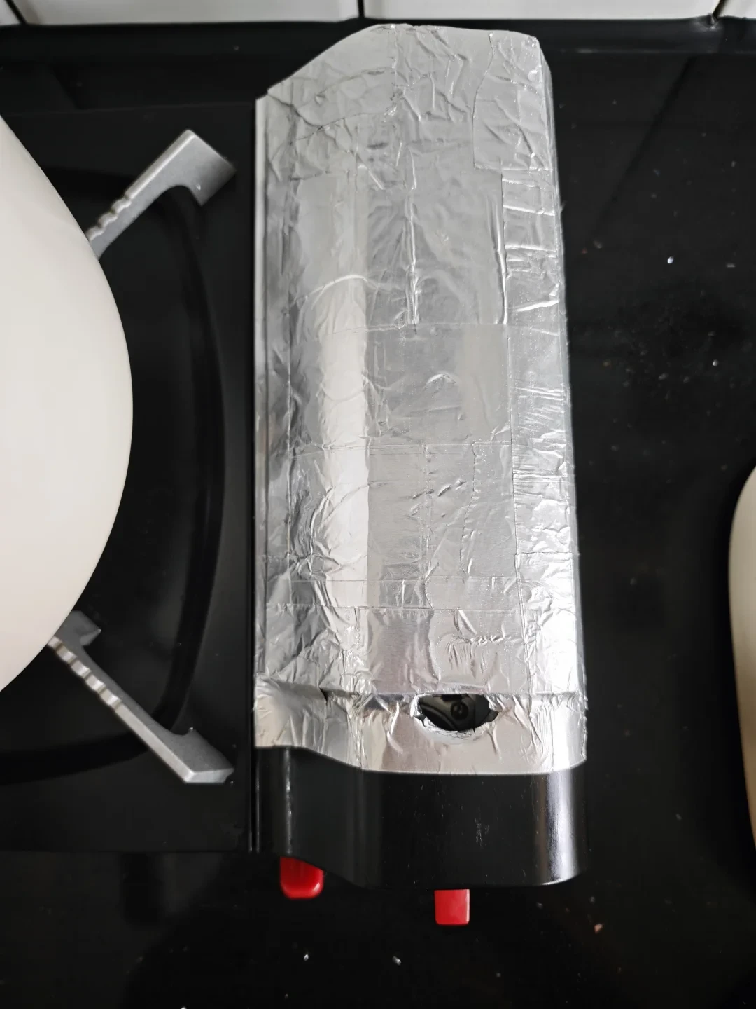 卡式炉爆炸,多数人第一反应就猜错了:翻完两年十起官方通报和四组消防实验,真凶往往是你架上那口大锅——双11下单前,先量锅、再看阀