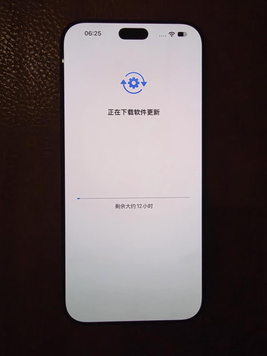 「iOS27被优先推送」撞上「抄了教程却找不到设置」:升级回跳都纠结的iPhone党,双11闸门前先把版本、安慰剂、真收益这三本账对完