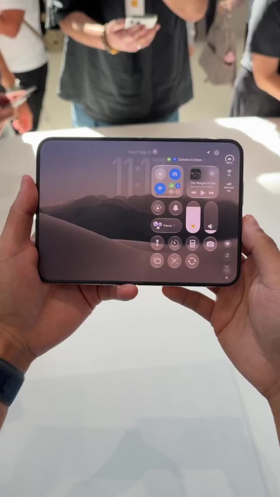 抢到iPhone Duo第一件事不是拆封：是打给运营商