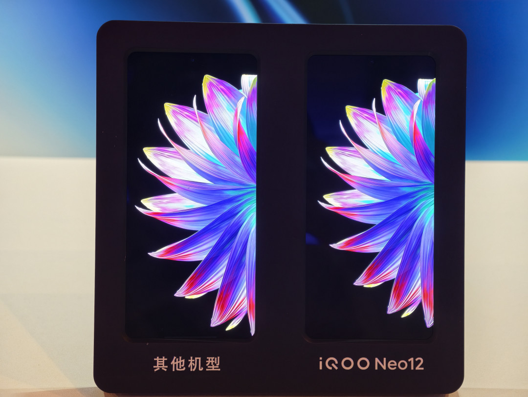2K+185Hz打到中端,6000档旗舰还停在1.5K:今年屏幕数字最不值钱