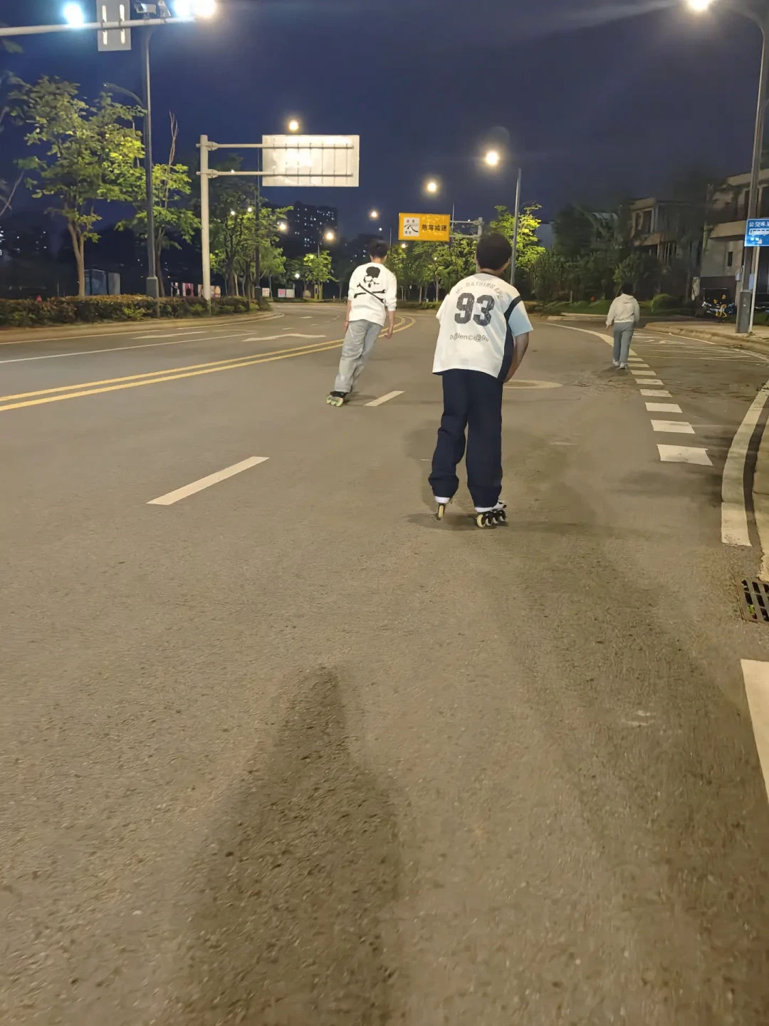 「学轮滑不用硬买贵的」撞上「水深得很、留贵的」:双11前的成人刷街新手算账党,20号晚8点闸门前,先把价梯、耗材、窗口这三本账对完