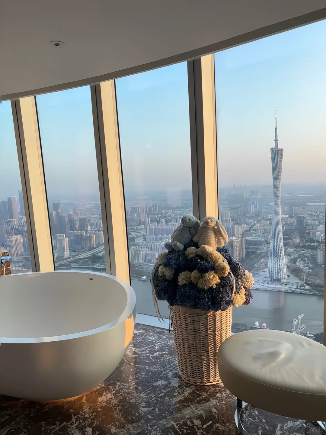 广交会酒店“合法”翻倍，约谈按不住价：二三期的房先想明白这3件事
