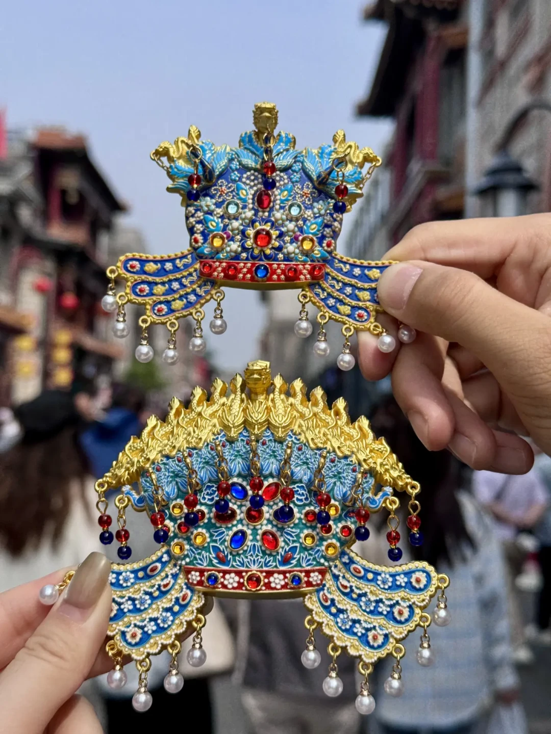 “佛光寺冰箱贴火了但寺院不卖”撞上“宝可梦冰箱贴发售日排队风波后改预售”：犹豫要不要入坑冰箱贴的收藏党，先把价梯、补货、门板这三本账对完