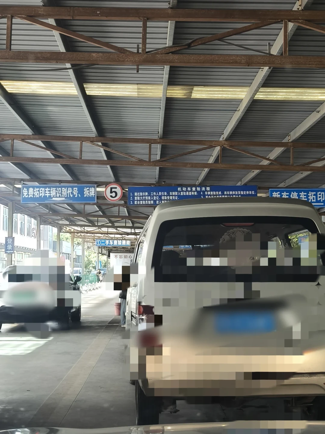 5.88万的奔驰E300挂到你面前,先分清是崩盘还是鱼饵——Q4捡漏二手车,把三个问题问齐再掏定金