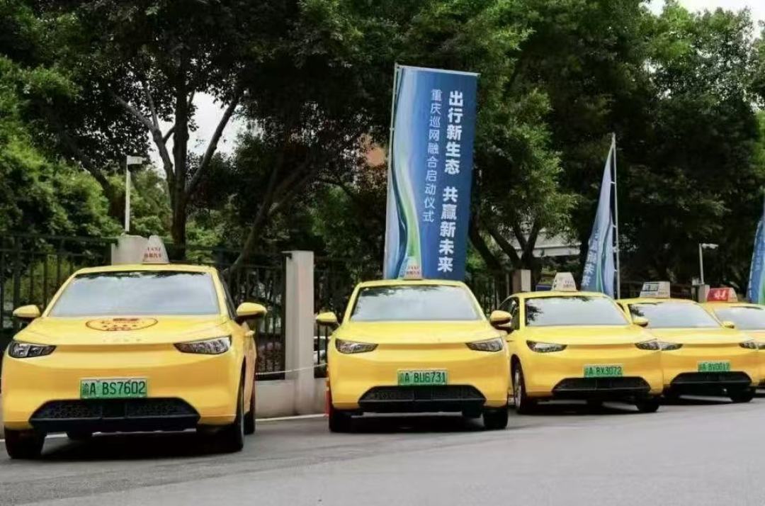 电动出租车一滴油不烧，却被收「燃油附加费」：滴滴下架的，只是最小的那个口子