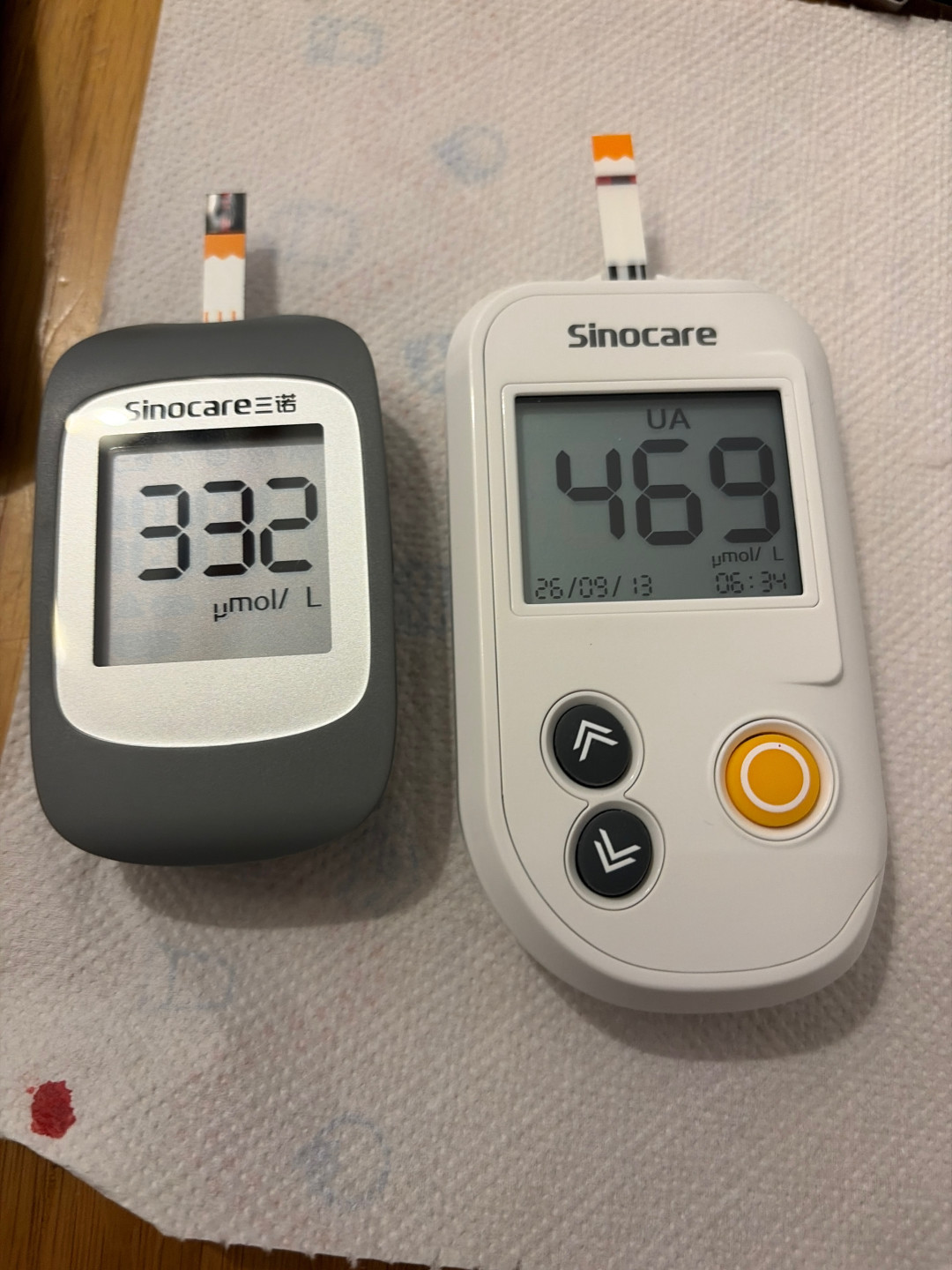 同一只手两台机器差137：我把三诺尿酸仪的“打架”帖翻了一遍，发现家用数值只有一种正确用法