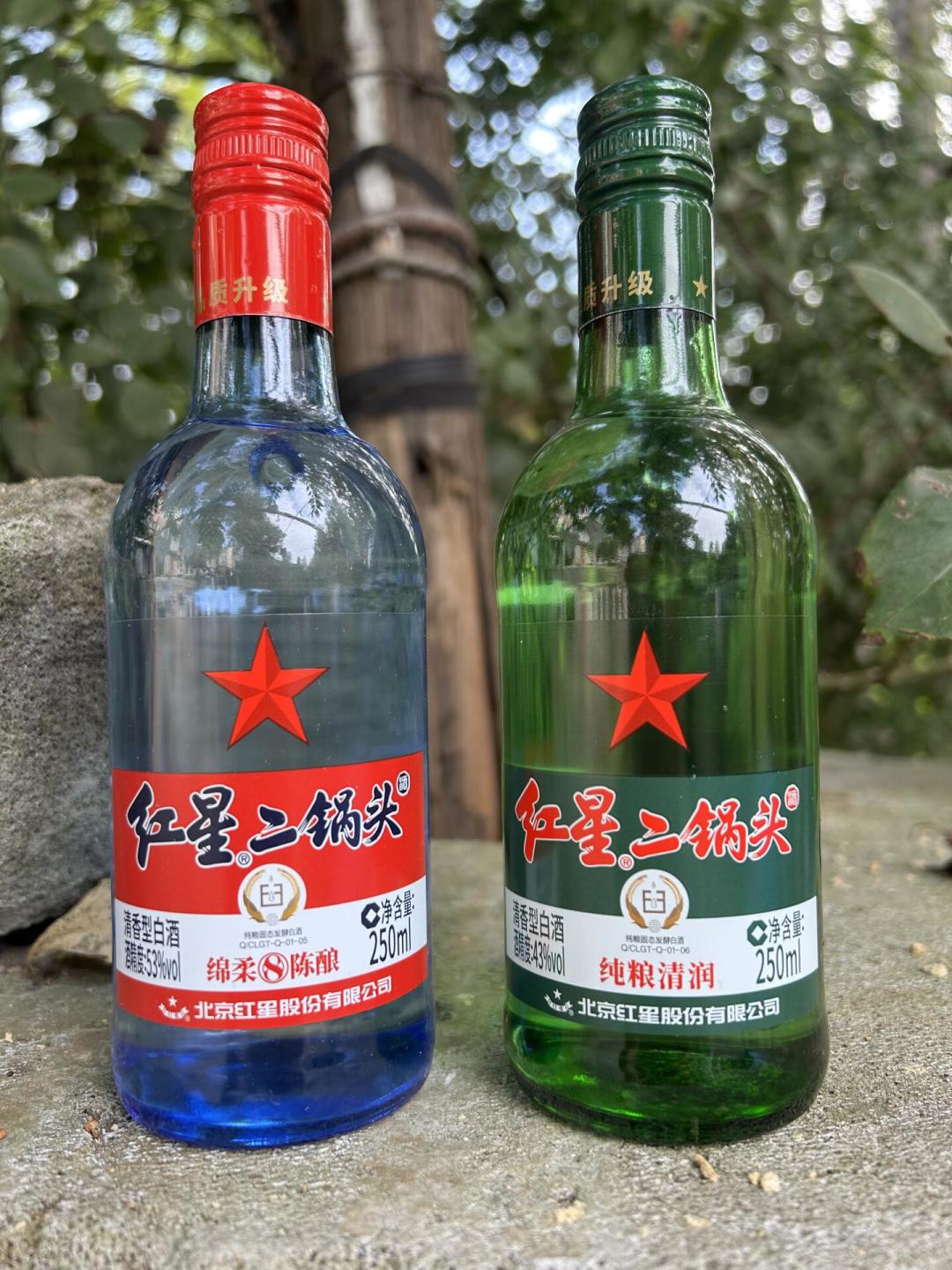 白牛二已不算白酒：牛栏山营收腰斩时，红星蓝瓶正挤进销量前十