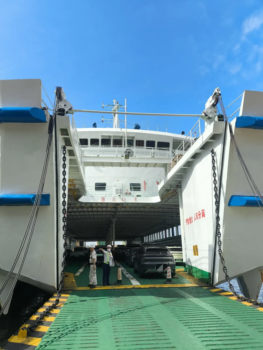 开房车去海南猫冬前,先把过海这三本账对完:车票374元、新能源分开上船、提前5分钟到港都得等