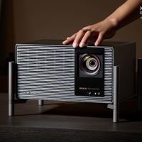 双11极米上市周：同一个"5700CVIA"写在了两台机器上，UltraMax的对比度有两个版本——把八款新品对完数，我劝你按"后缀"下单、别按"名字"下单